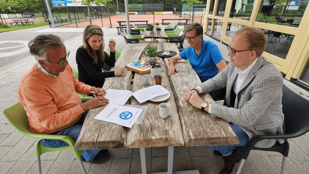 Kompanen verlengt contract hoofdsponsorschap Tennis Club Ommen