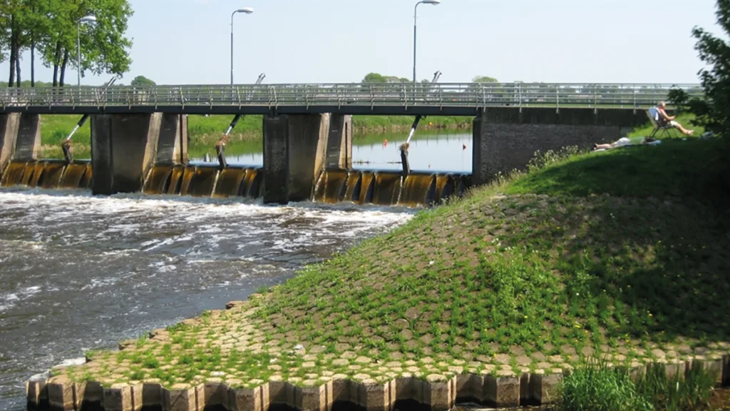 Geen nieuwe brug bij stuw Junne; herstel oude situatie voorgesteld