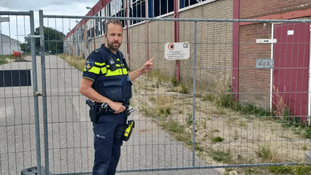 Einde aan overlast bij oude fabriek: terrein afgesloten met hekken