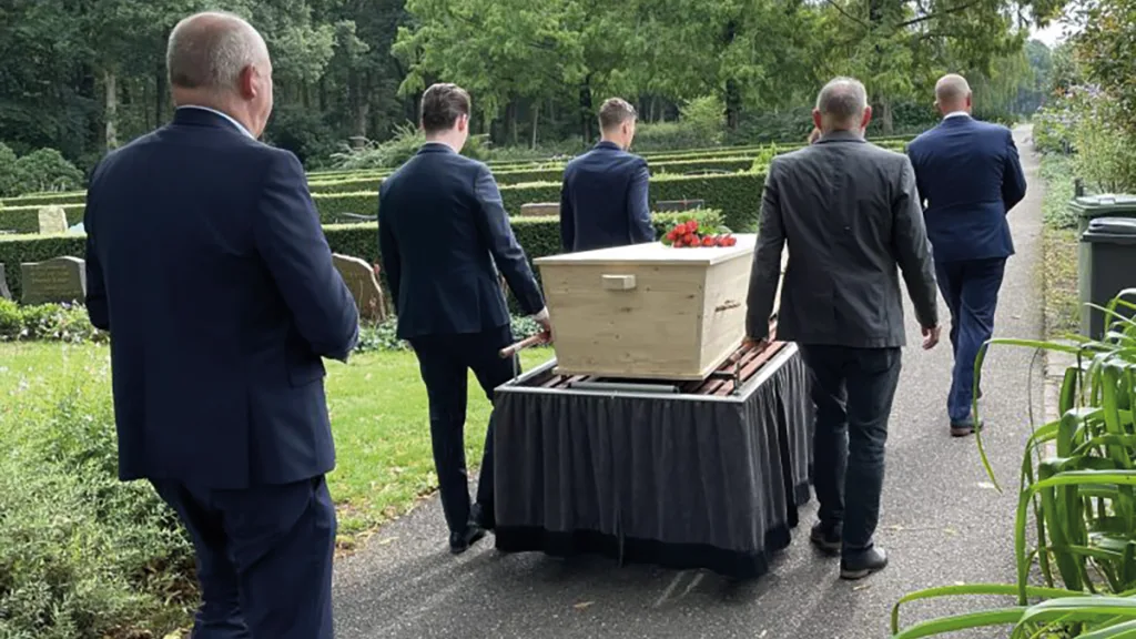 Middeleeuwse resten uit Ommen krijgen waardige laatste rustplaats