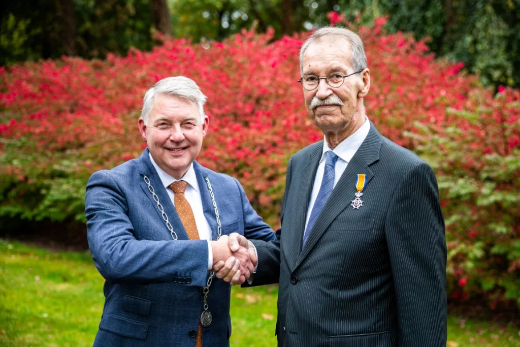 Hans van Bruggen uit Ommen Lid in Orde van Oranje-Nassau