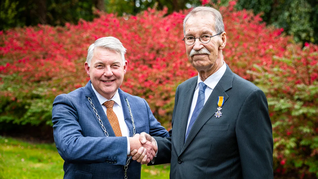 Hans van Bruggen uit Ommen Lid in Orde van Oranje-Nassau