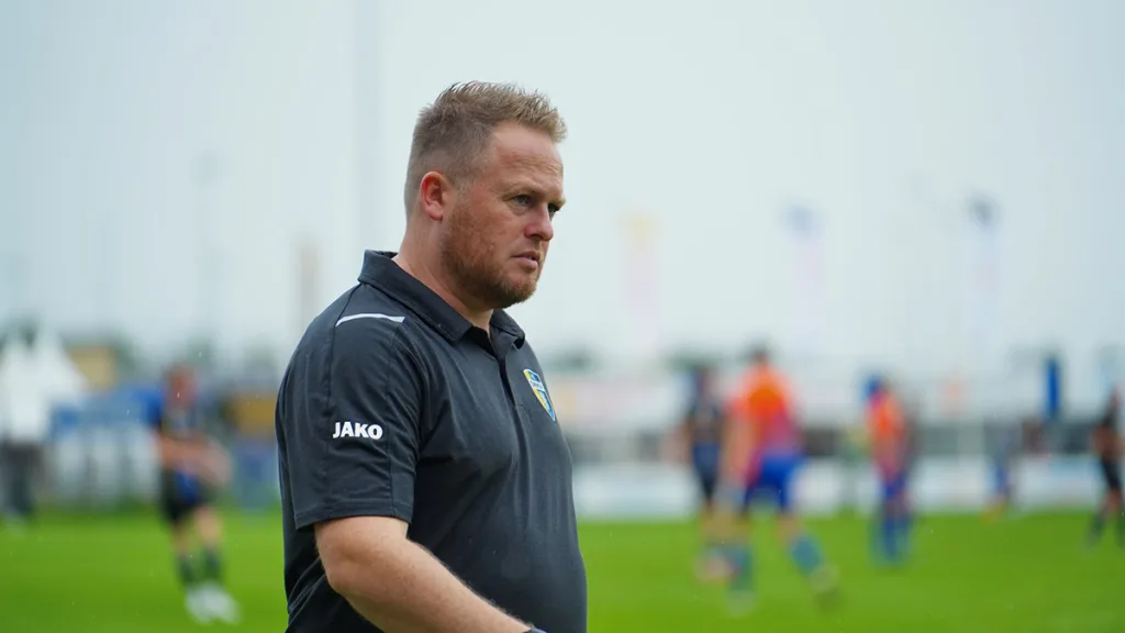 FC Ommen en trainer Kelvin Bonhof na dit seizoen uit elkaar