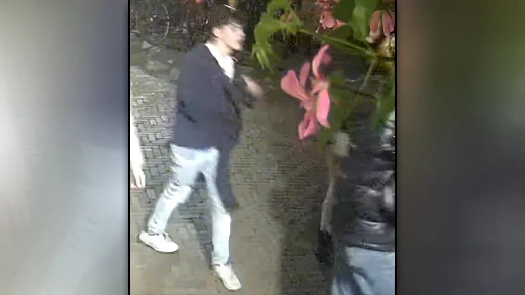 Gezocht: Vandaal vernielt pick-up point Ommen: 5.000 euro schade