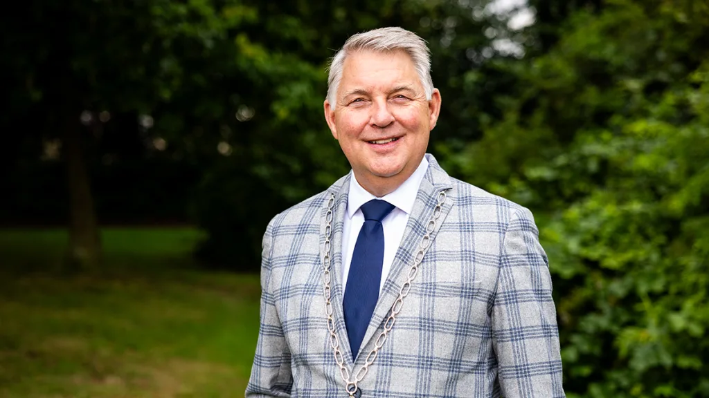Burgemeester Hans Vroomen stopt per 10 april