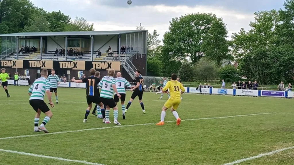 FC Ommen houdt hoop levend na 2-0 zege op Zwolsche Boys