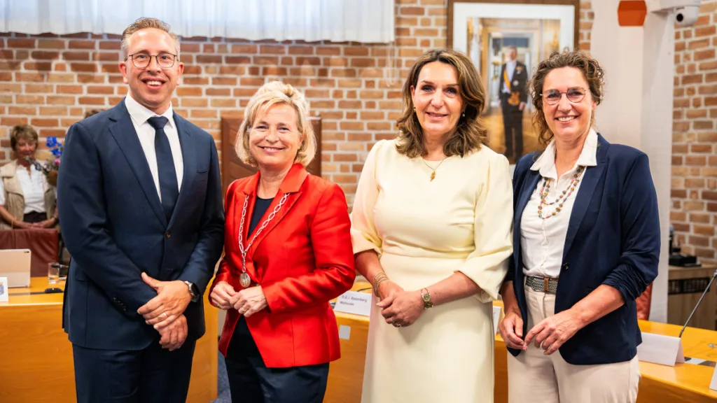 Nieuw college gemeente Ommen geïnstalleerd Nieuw college gemeente Ommen geïnstalleerd